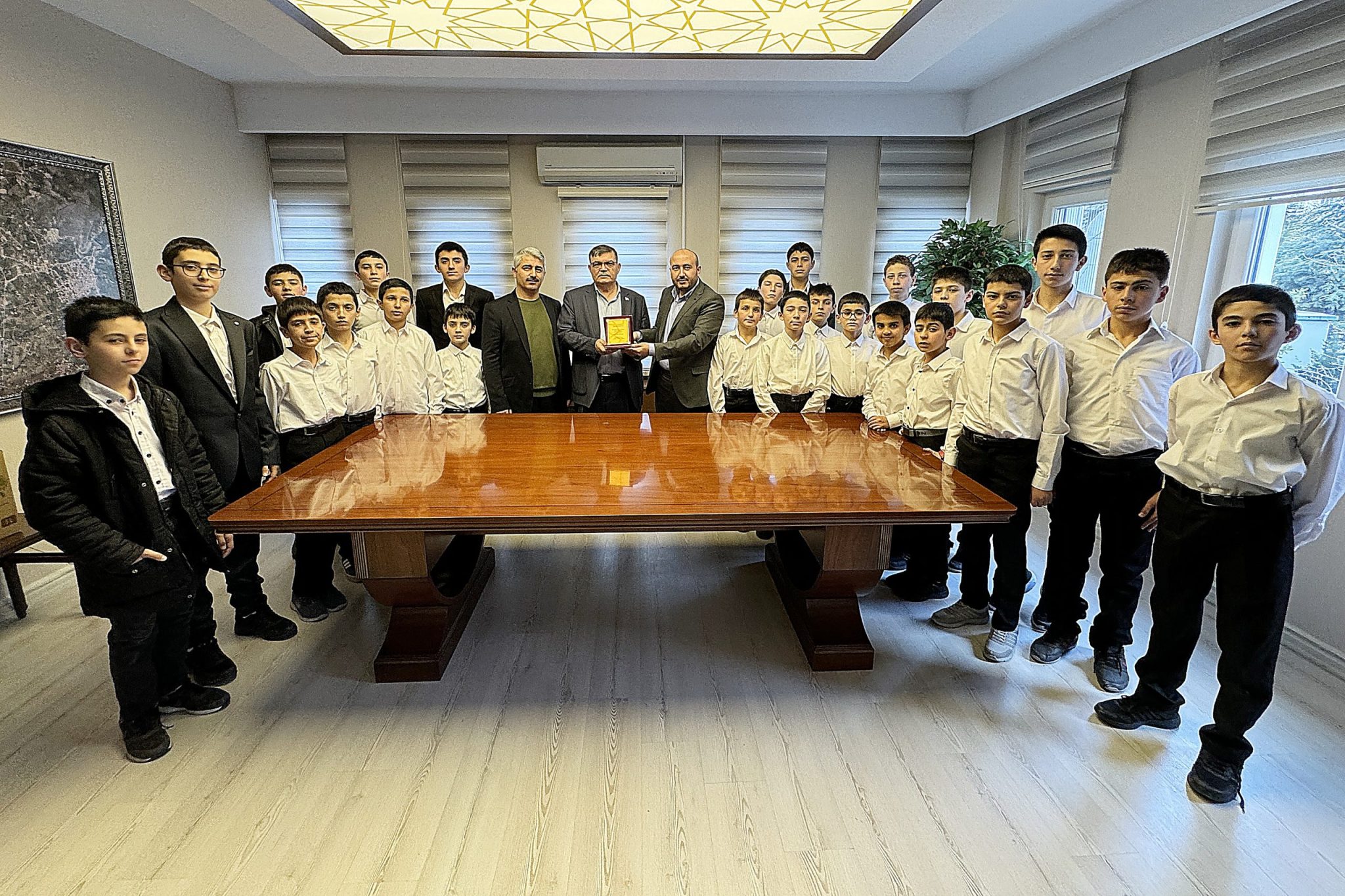 Erkmen Hafzlk Yatl Kur?an Kursu Yneticileri Ve Talebeleri Bakanmz Ziyaret Etti